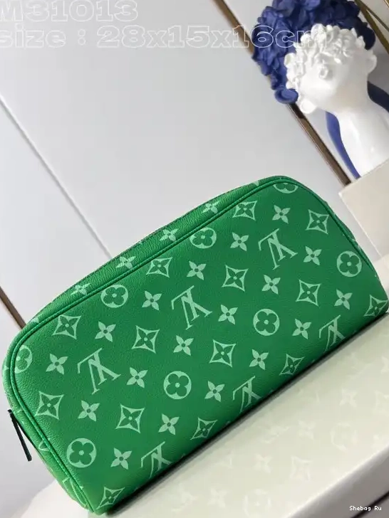 VUITTON LOUIS KIT -28*15*16.5CM DOPP 0515